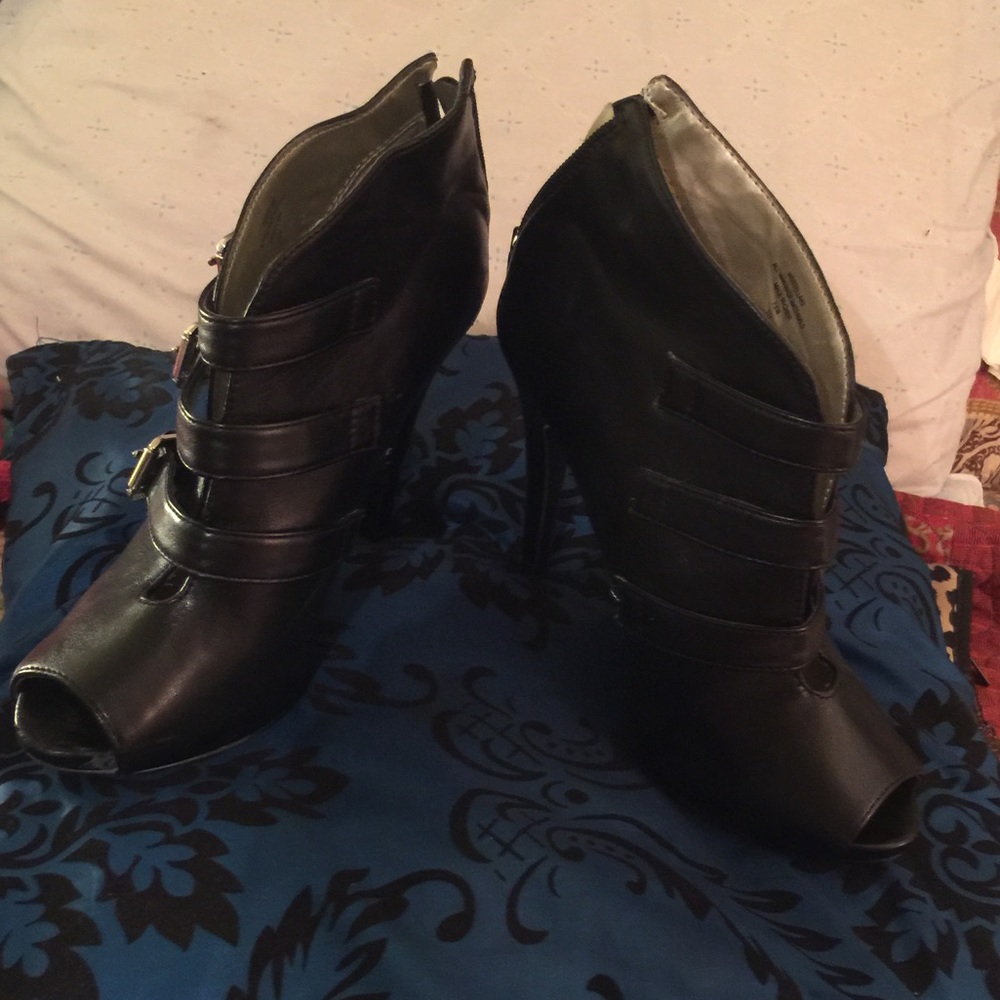Guess black hi heels